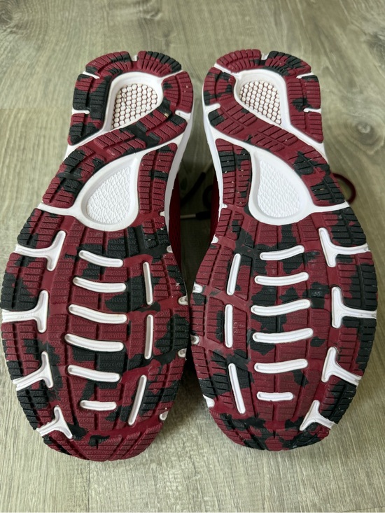 Under Armour Men’s Hovr Sonic 4 Burgundy Gamecocks NCAA Athletic Running Shoes